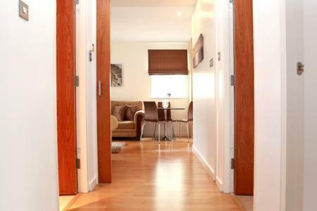 Appartement The Park - Holyrood Road With Free Parking à Édimbourg Extérieur photo
