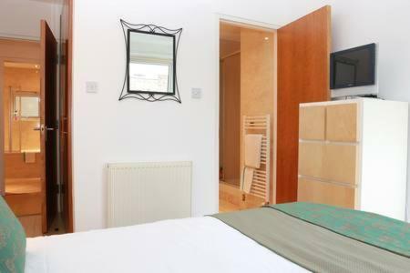 Appartement The Park - Holyrood Road With Free Parking à Édimbourg Extérieur photo